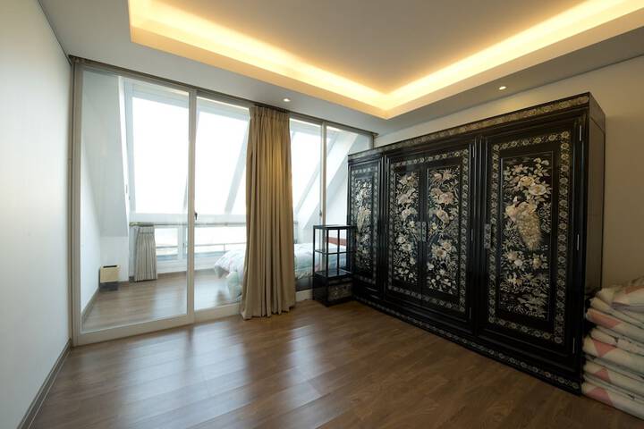 Room 21 of 74
