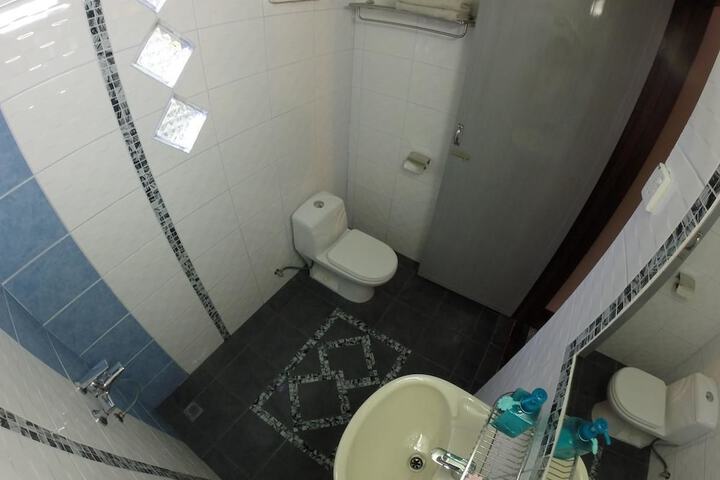 Room 12 of 37