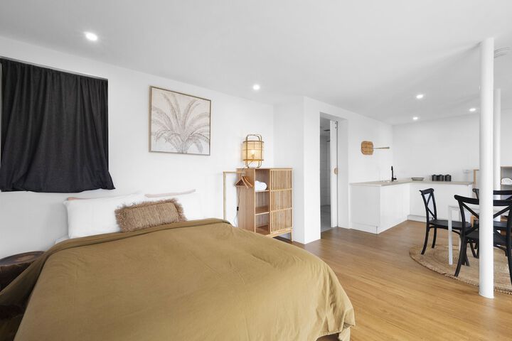 Room 43 of 144