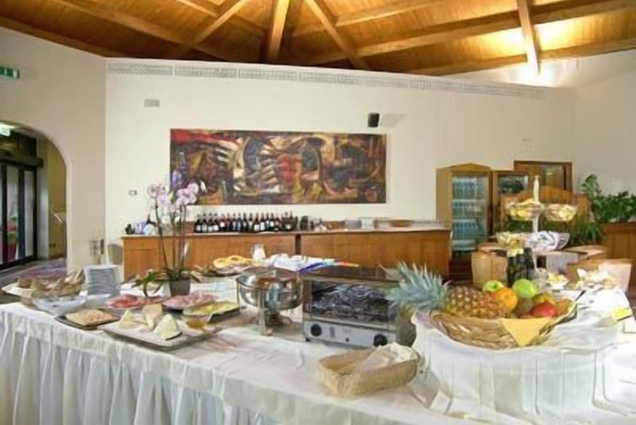 Dining 54 of 73