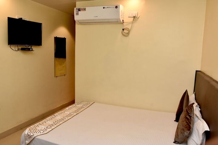Room 11 of 22