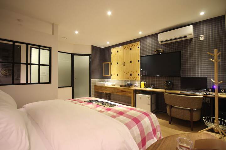 Room 6 of 66