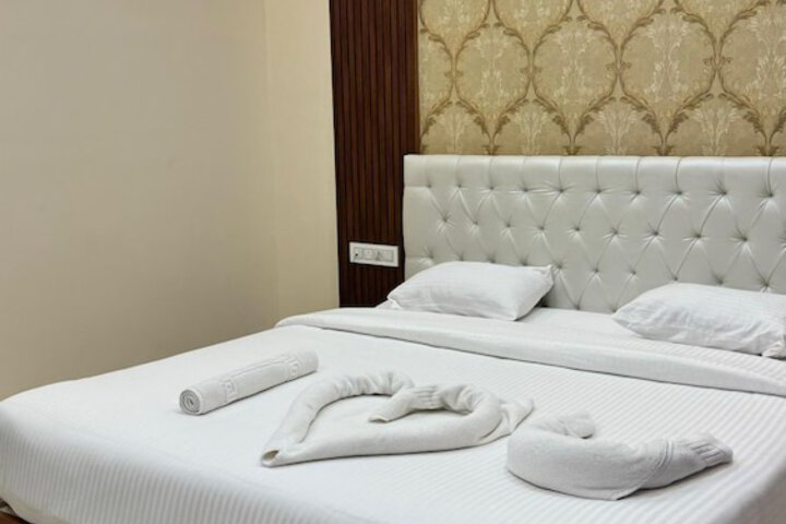 Room 2 of 9