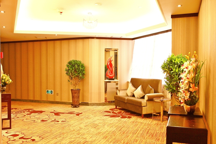 YI JIA MING REN HOTEL