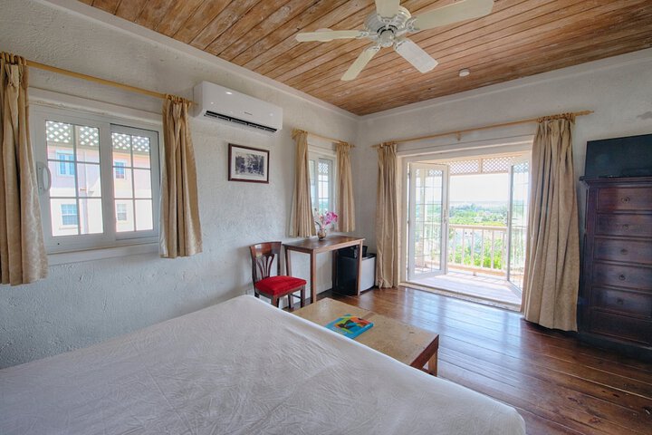 Room 4 of 68