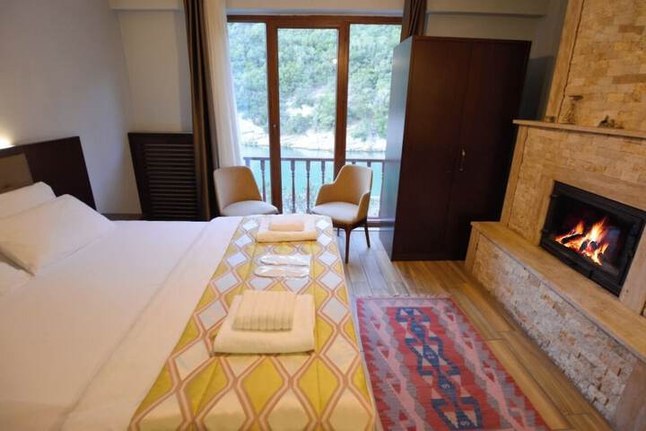 Room 17 of 34
