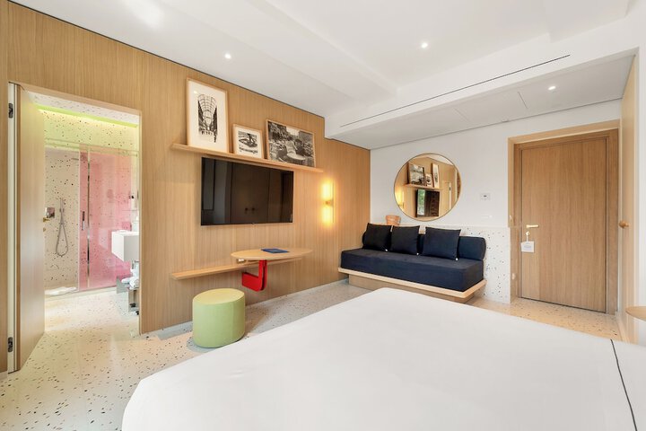 Room 51 of 65