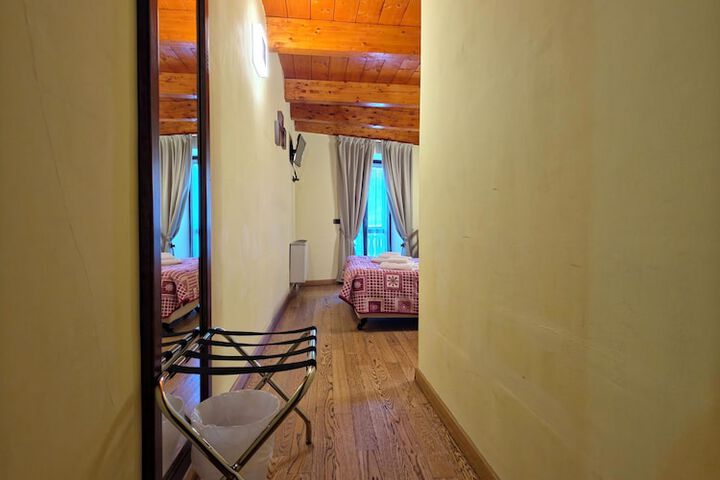 Room 21 of 52