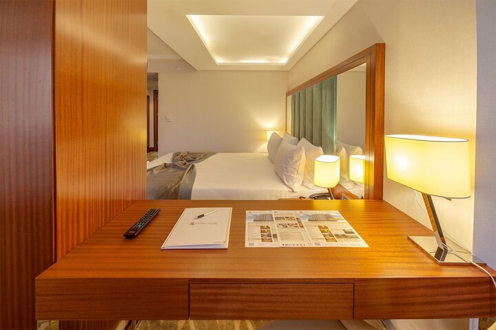 Room 13 of 37