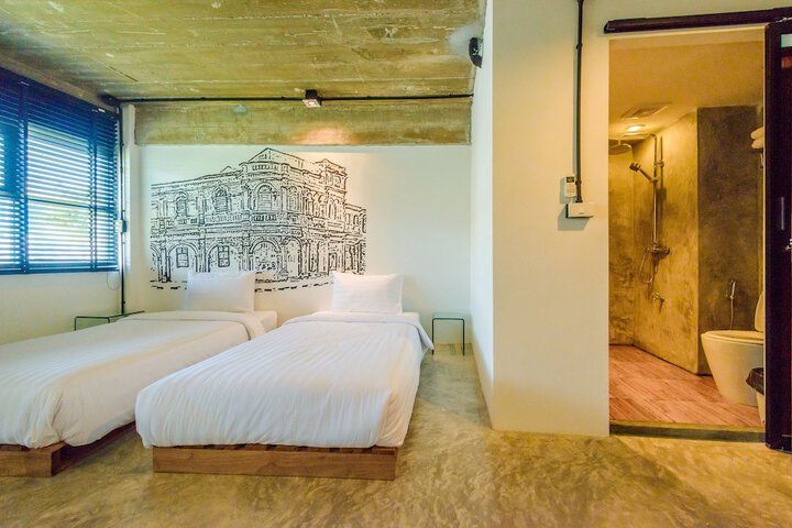 Room 8 of 37