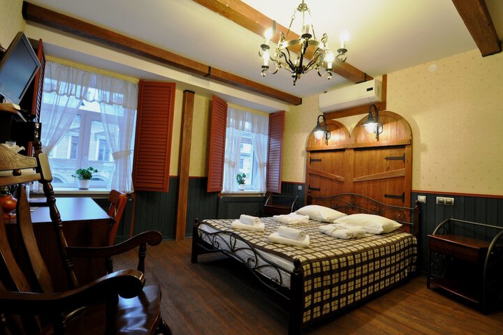 Room 11 of 25