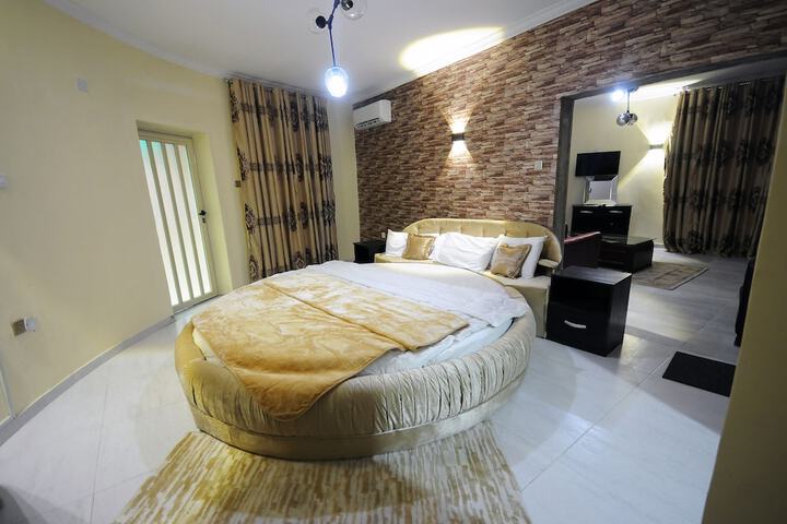Room 8 of 35