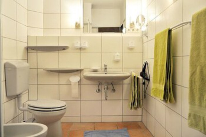 Room 2 of 11