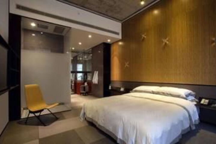 Room 13 of 27