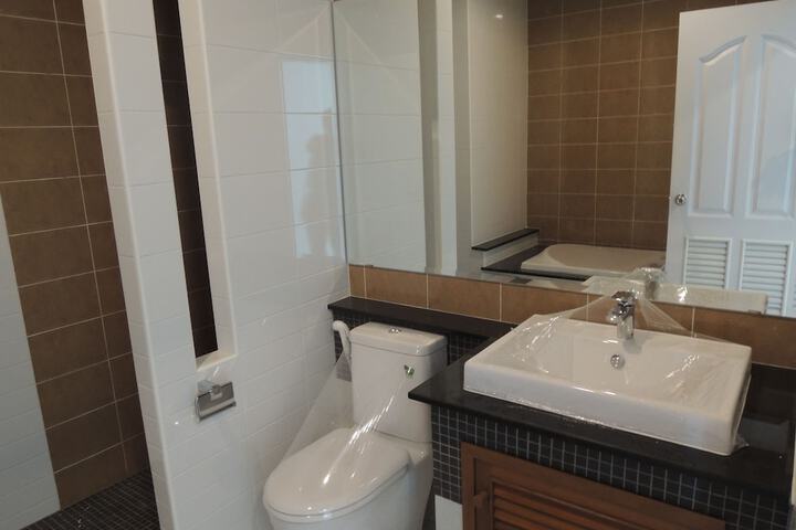 Room 14 of 28