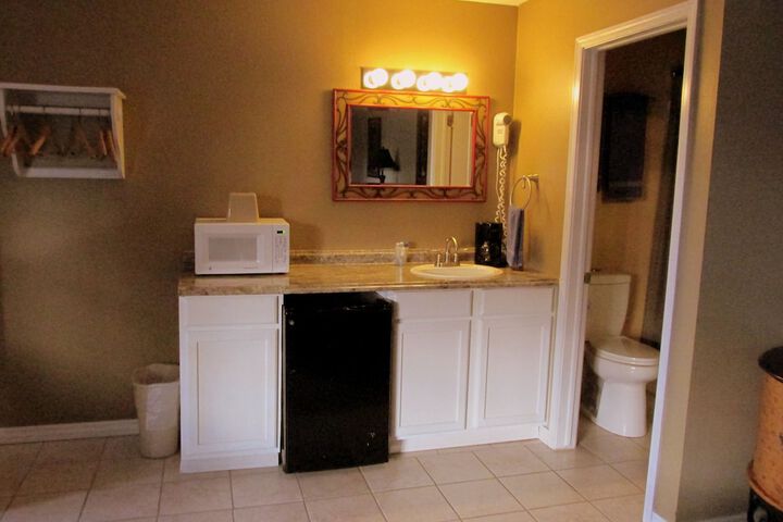 Room 102 of 219