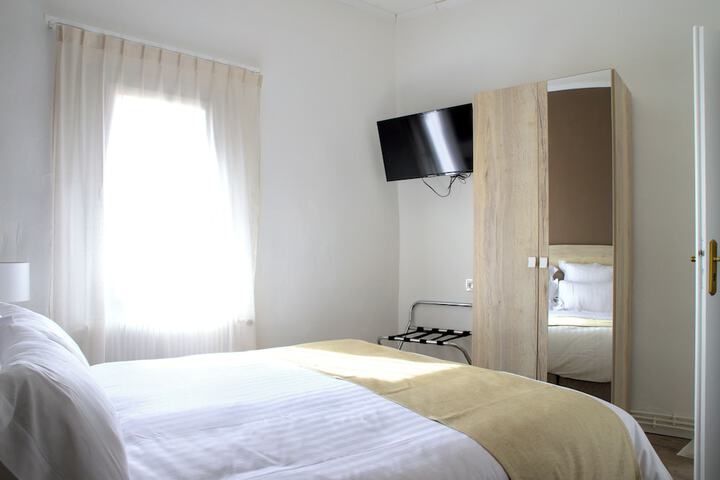 Room 2 of 25