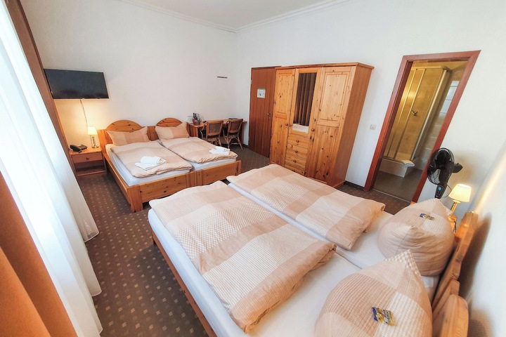 Room 21 of 38