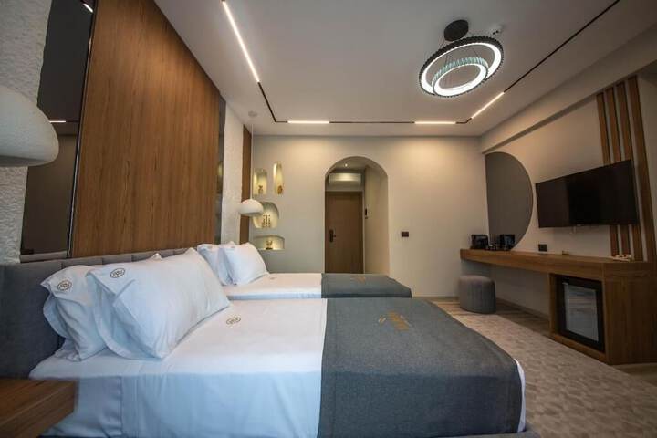Room 17 of 93