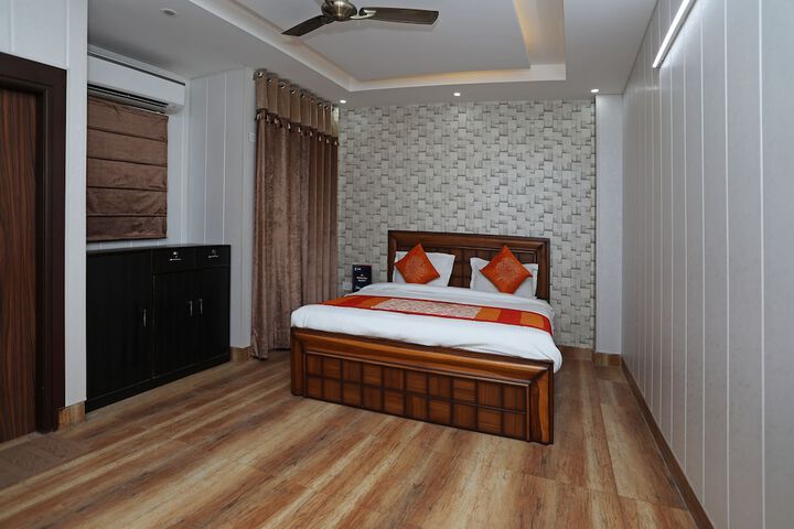 Room 10 of 26