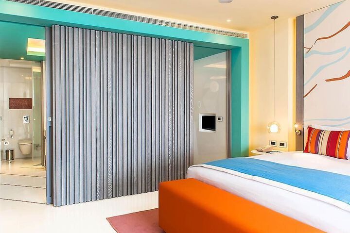 Room 13 of 190