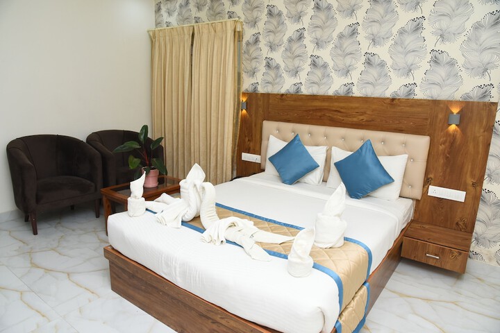 Room 5 of 13