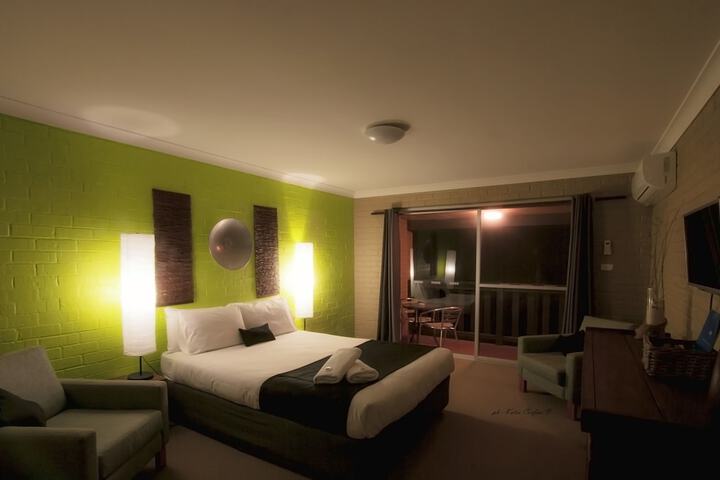 Room 12 of 117