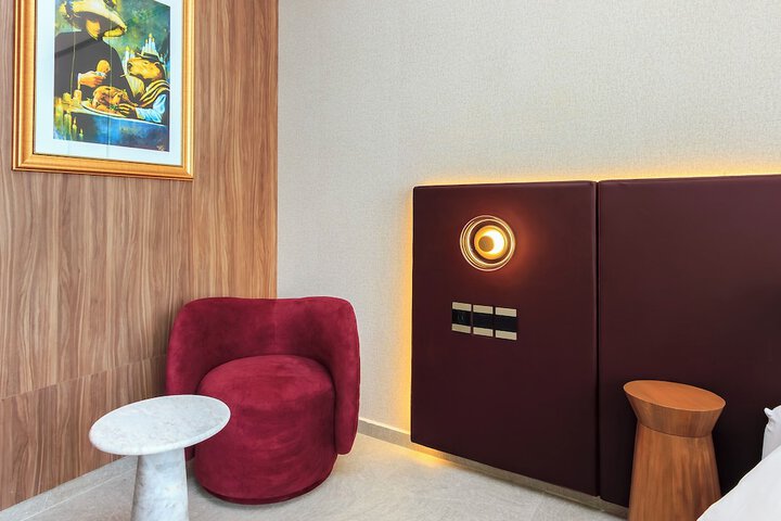 Room 25 of 49