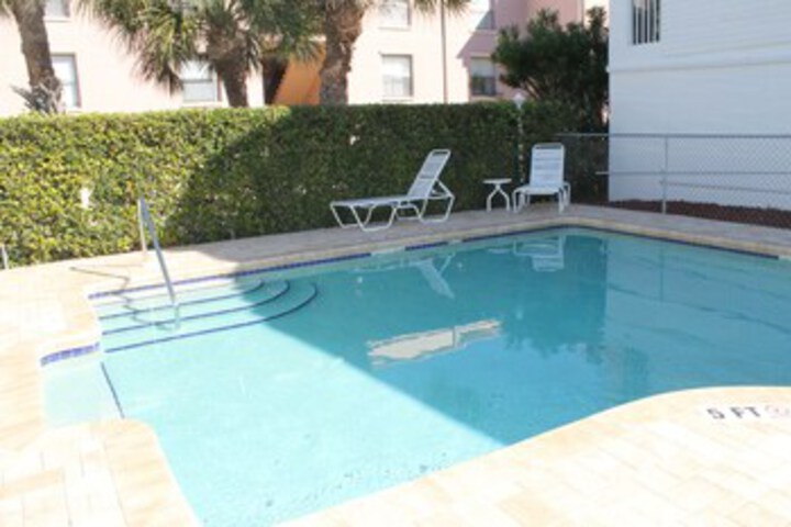 Pool 17 of 25