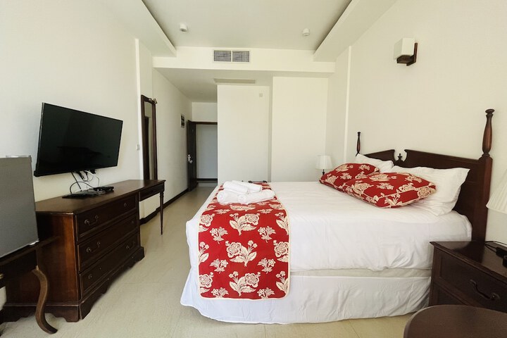 Room 43 of 170