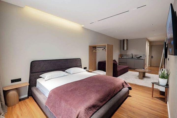 Room 34 of 132