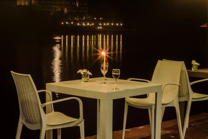 Dining 86 of 90
