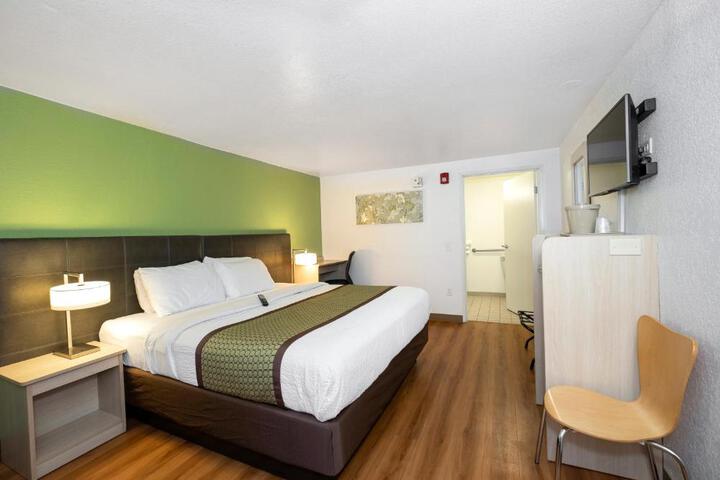 1 King Bed (6 of 6)