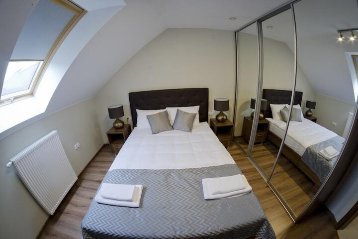 Room 7 of 32