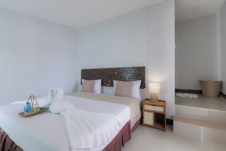 Room 8 of 43