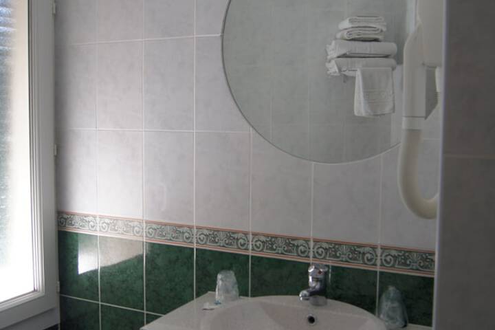 Room 30 of 42