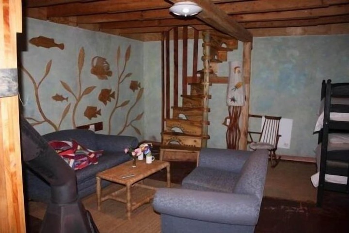 Room 33 of 61