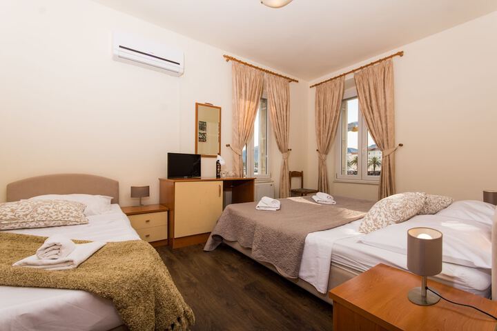 Room 10 of 54
