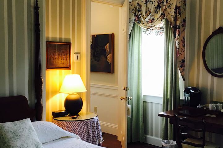 Room 4 of 59