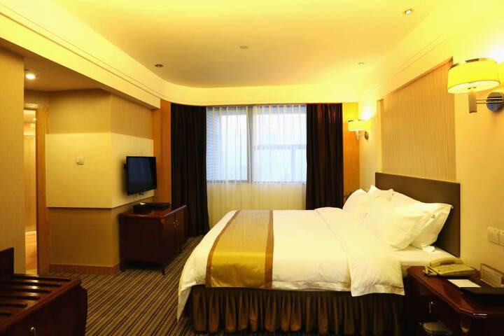 Room 6 of 24
