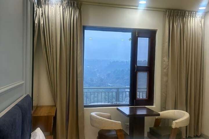 Room 6 of 11