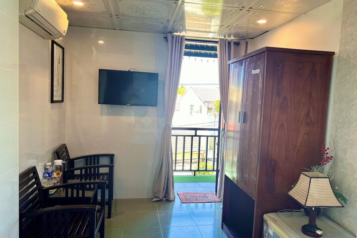 Room 53 of 153