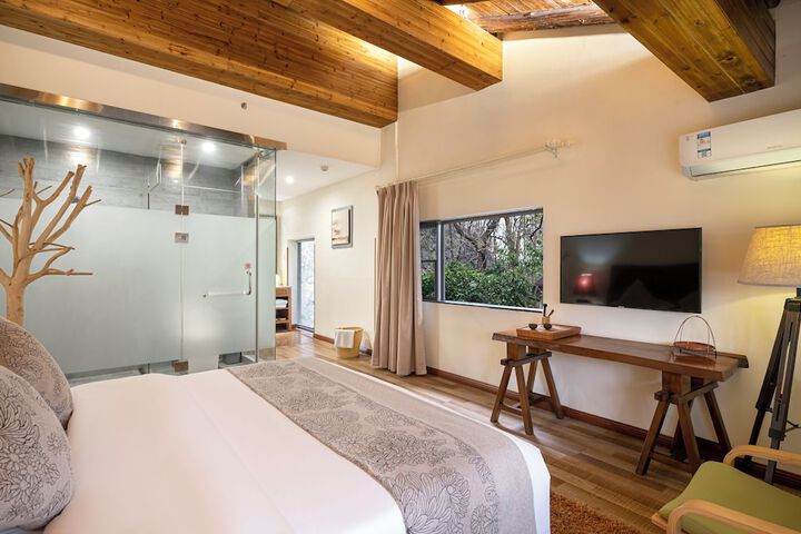 Room 42 of 161