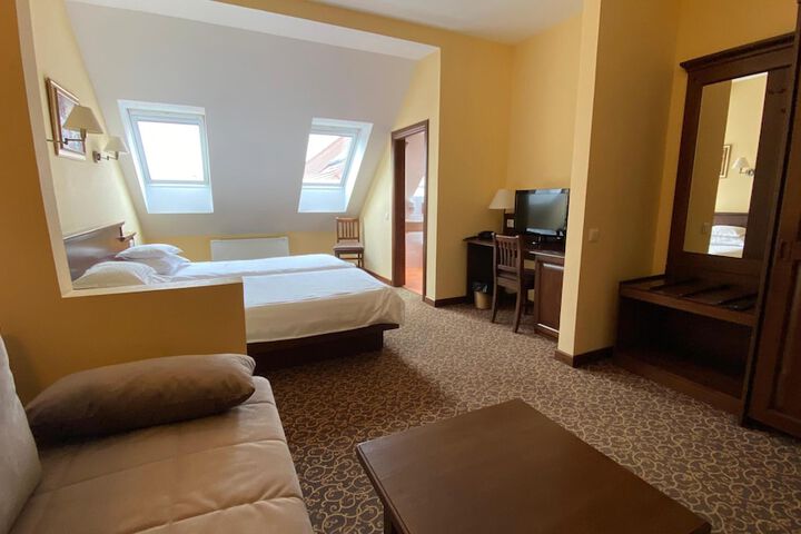 Room 25 of 74
