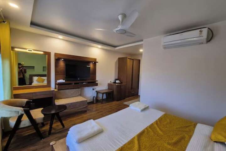 Room 17 of 38