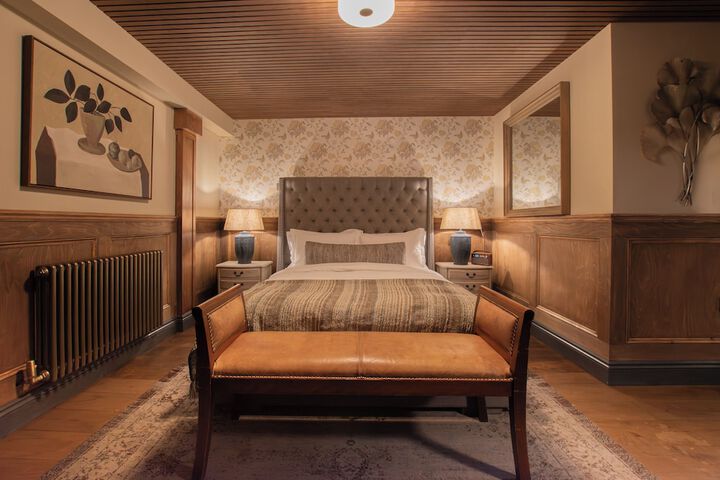 Room 3 of 33