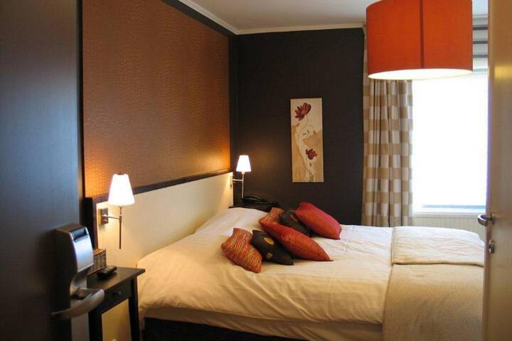 Room 7 of 42