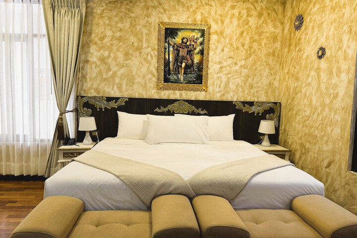 Room 15 of 65