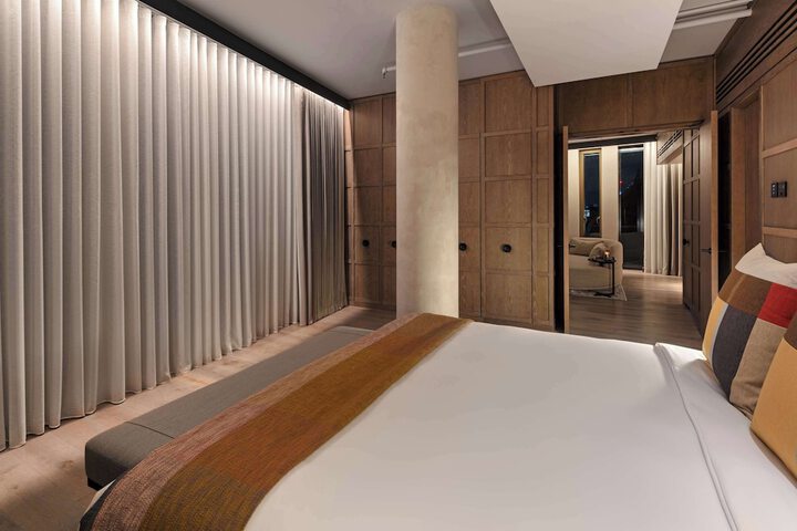 Room 28 of 103