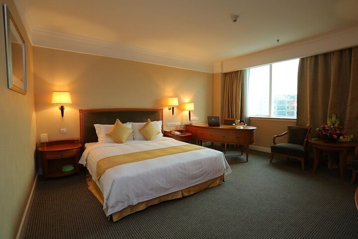 Room 5 of 15